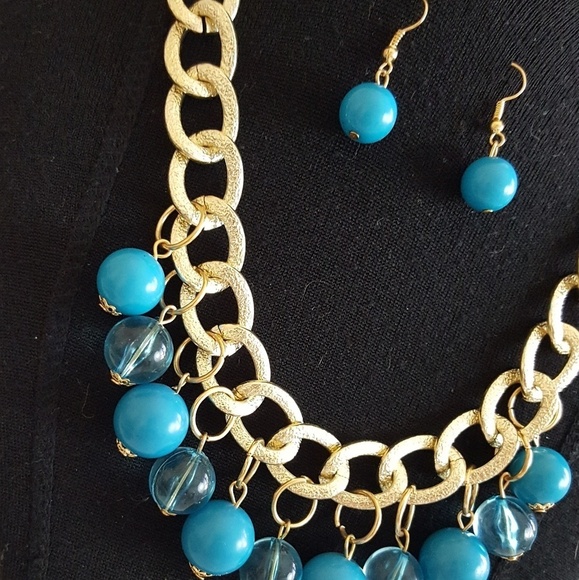 🆕Gold &‎ Blue Statement Necklace Set - Picture 2 of 2